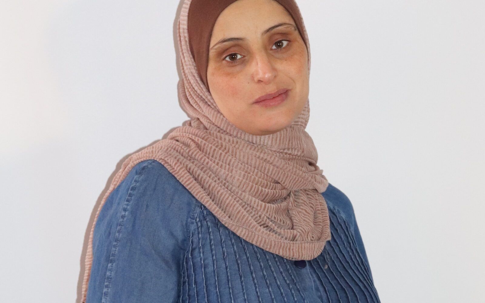 Eman, eine trauernde Mutter, die zwischen den Zeilen des Schmerzes Hoffnung fand
